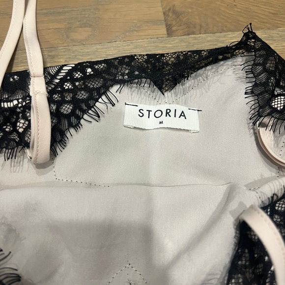 Off white slip dress with black lace (M) - Picture 3 of 3